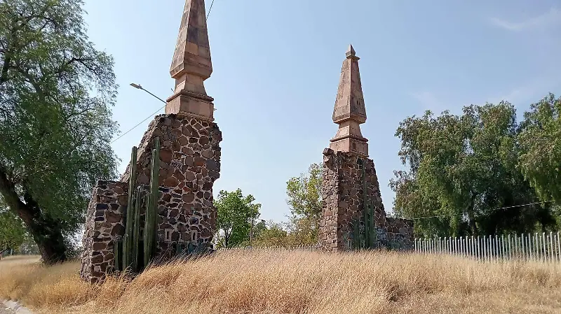 Pequeños espacios urbanos pueden transformarse en parques de bolsillo para el descanso y la convivencia.
